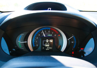 Illustration for article titled Hybrid Car Wars: Honda Insight Vs. Ford Fusion Hybrid